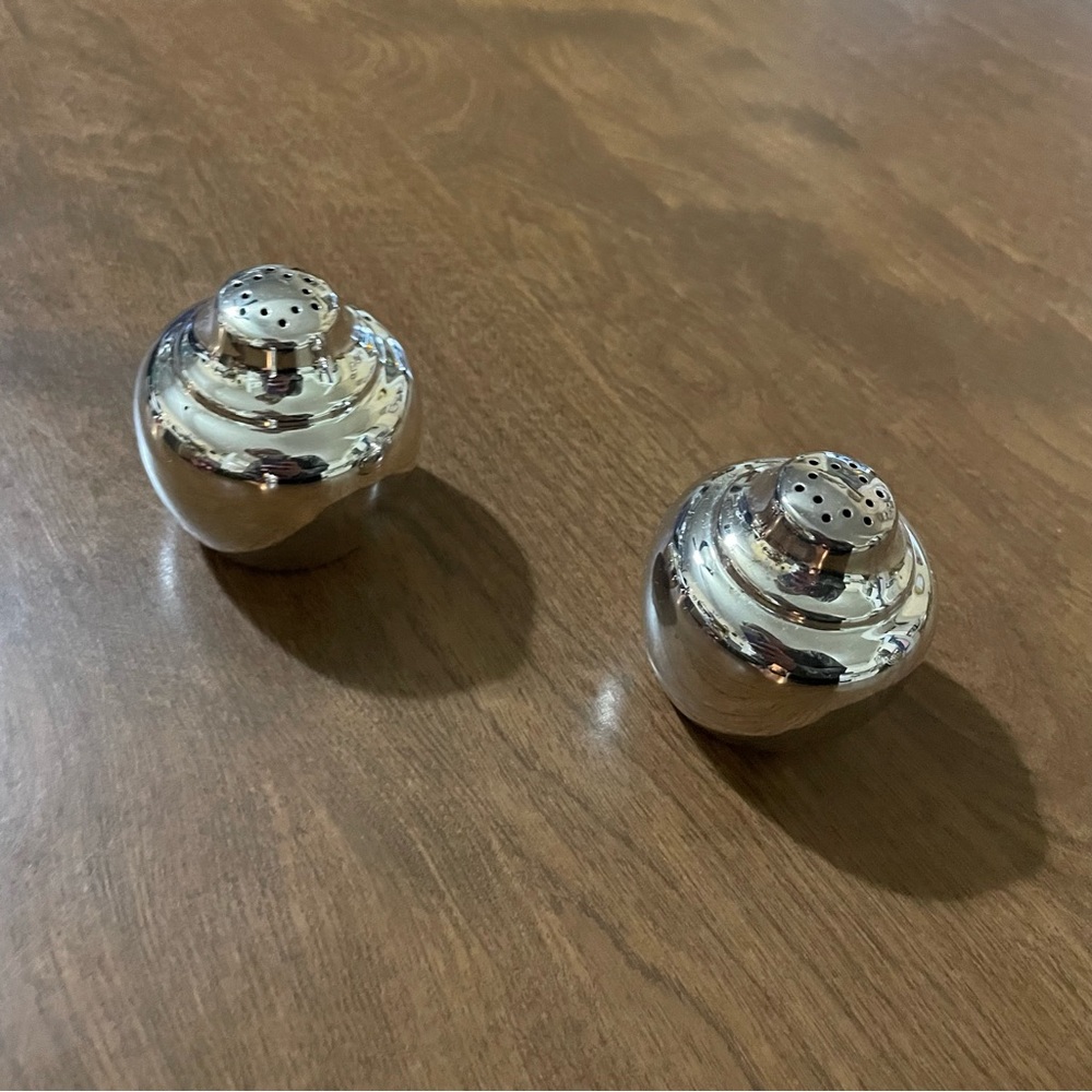 Vintage Wm Rogers salt & pepper